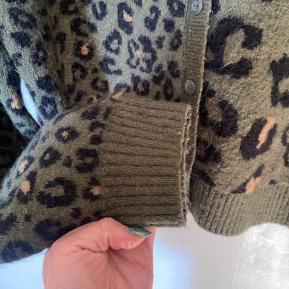 Vans Women’s Cardigan in Animal Print Size M - Picture 6 of 7